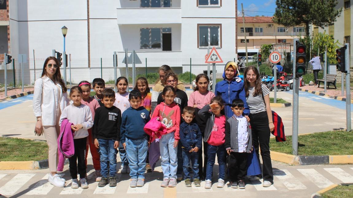 Öğrencilerimiz Trafik Eğitimi Aldı